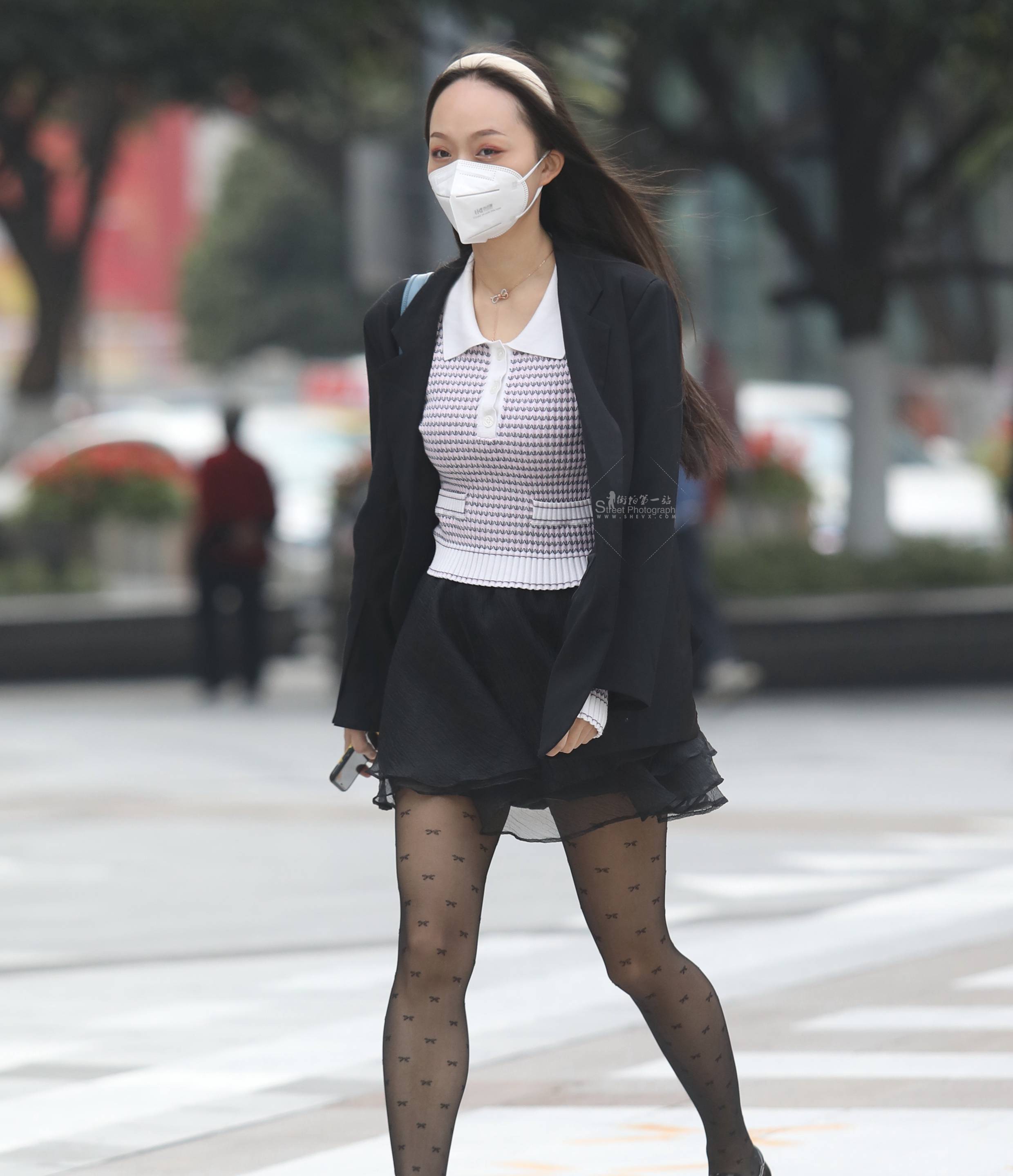  黑 丝短裙妹子